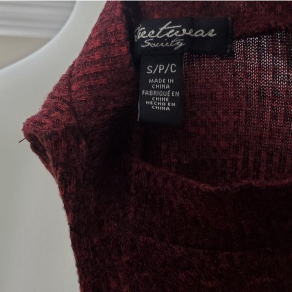 Streetwear Society Mock Neck Marroon Ribbed top- Size Small - Picture 3 of 6